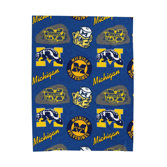 Michigan Wolverines Plush Blanket, Soft Plush Sherpa Throw for Fans, Cozy Gift for Sports Lovers, Great for Game Day, Warm Home Decor