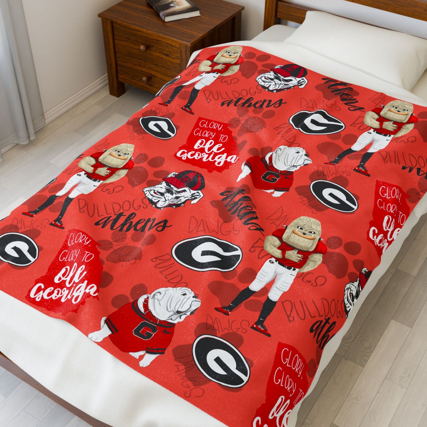 University of Georgia Velveteen Plush Blanket, Cozy Throw Blanket, Bulldogs Gifts, Home Decor, Sports Fan Accessories, Game Day Comfort