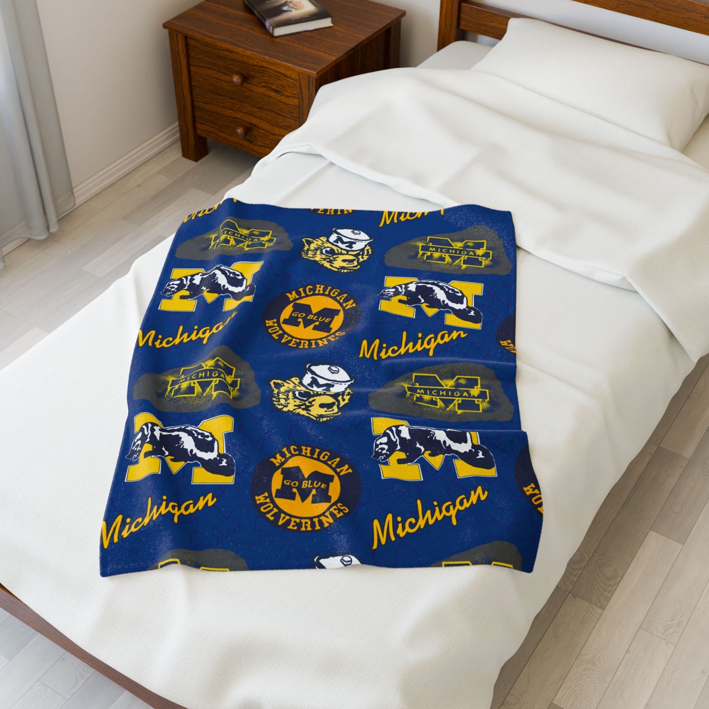 Michigan Wolverines Plush Blanket, Soft Plush Sherpa Throw for Fans, Cozy Gift for Sports Lovers, Great for Game Day, Warm Home Decor