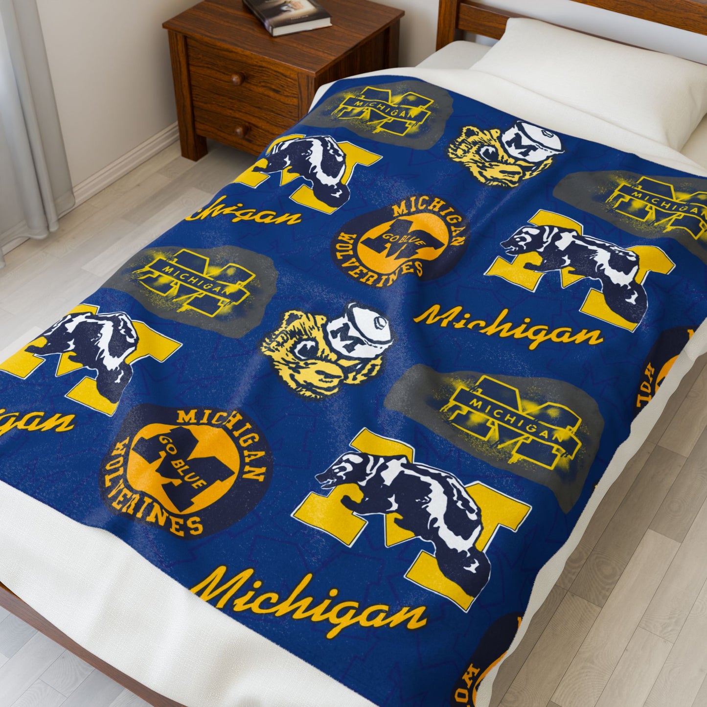 Michigan Wolverines Plush Blanket, Soft Plush Sherpa Throw for Fans, Cozy Gift for Sports Lovers, Great for Game Day, Warm Home Decor